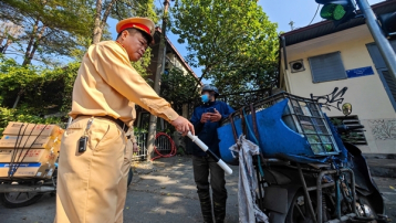 Cục CSGT triển khai quân phối hợp CSGT Hà Nội xử lý tài xế che biển số, dùng điện thoại